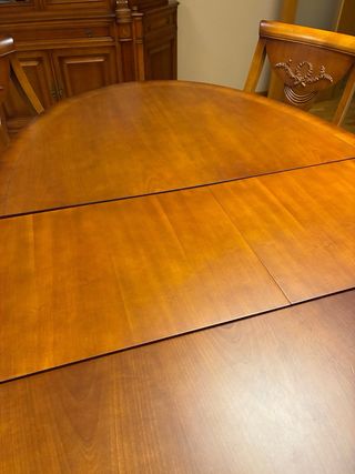 Mesa de comedor y 6 sillas de madera