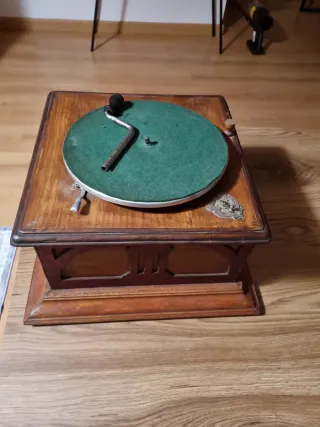 Antiguo Cajón de gramofono de trompeta + motor