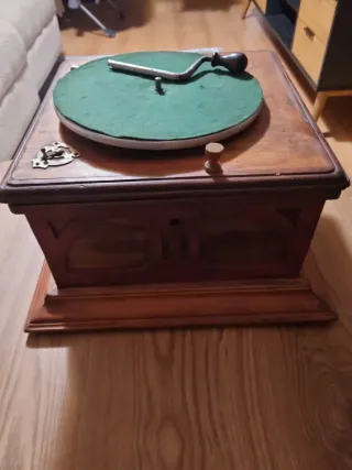 Antiguo Cajón de gramofono de trompeta + motor