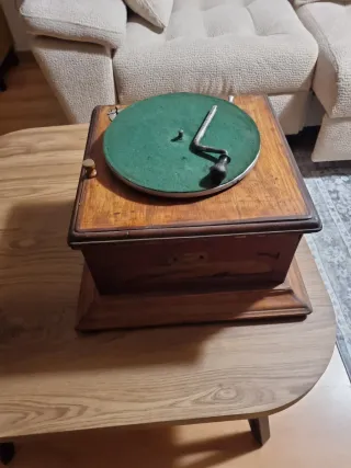 Antiguo Cajón de gramofono de trompeta + motor