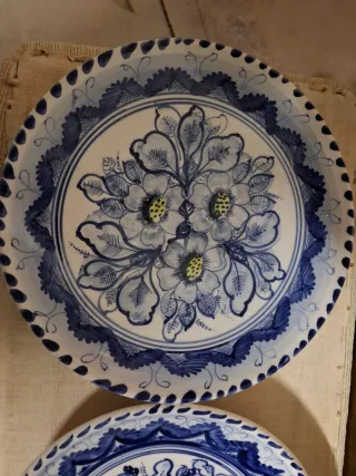 Juego de 2 Platos Decorativos Porcelana 25,5 cms