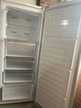 CONGELADOR BEKO GRAN CAPACIDAD – IMPECABLE
