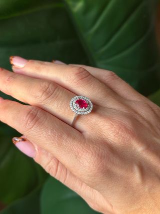 Anillo Oro Blanco 18k Rubi y Brillantes