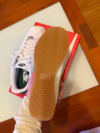 Nike Cortez Talla 42 Blanco y Verde