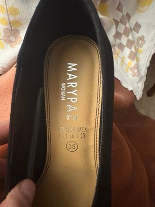 Zapato de salón Mary Paz negro