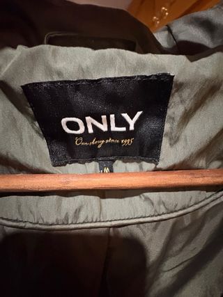 Abrigo acolchado ONLY verde oliva