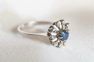 Anillo Oro Blanco 18k Zafiro y Diamantes