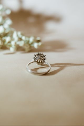 Anillo Oro Blanco 18k Zafiro y Diamantes