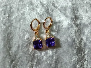 Lote 2 pares pendientes piedras moradas y rojas