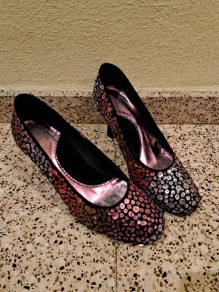 Zapatos de tacón RAS con lentejuelas