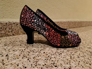 Zapatos de tacón RAS con lentejuelas