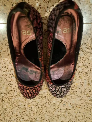 Zapatos de tacón RAS con lentejuelas