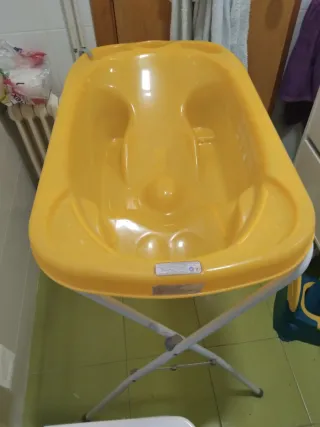 Bañera para bebé amarilla