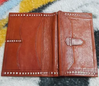 Cartera antigua cuero repujado