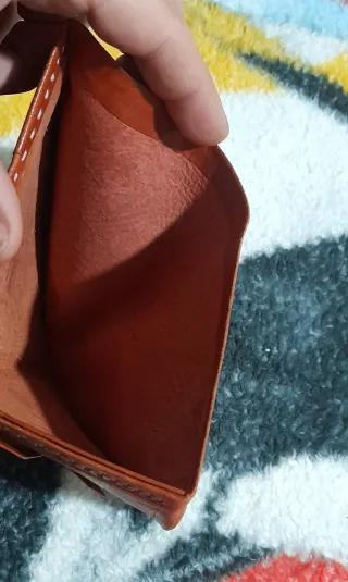 Cartera antigua cuero repujado