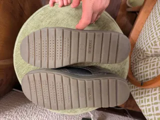 Zapatillas Geox grises tipo zapato