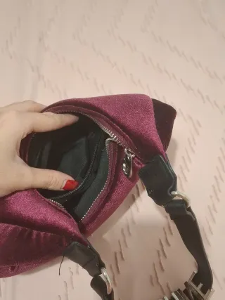 Bolso Morado Stradivarius con detalle plateado