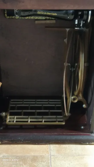 Máquina de coser Alfa antigua