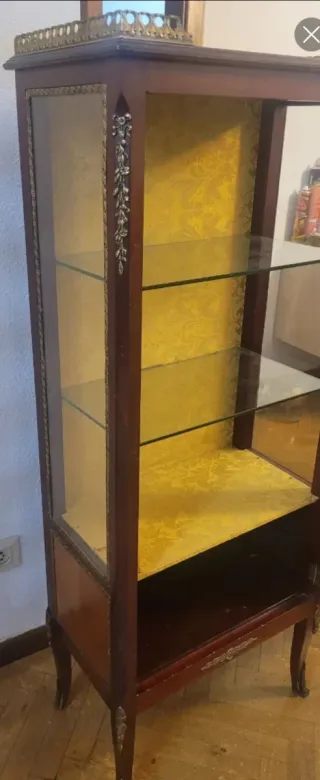 Vitrina antigua nogal cristal