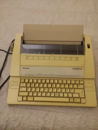 Máquina de escribir eléctrica Olympia Prestige