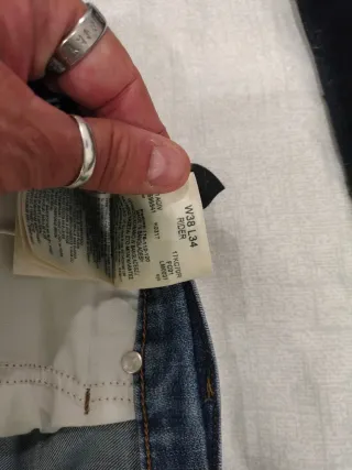 Pantalón vaquero Lee W38 Rotos