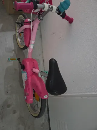 Bicicleta infantil rosa con cesta de 14''