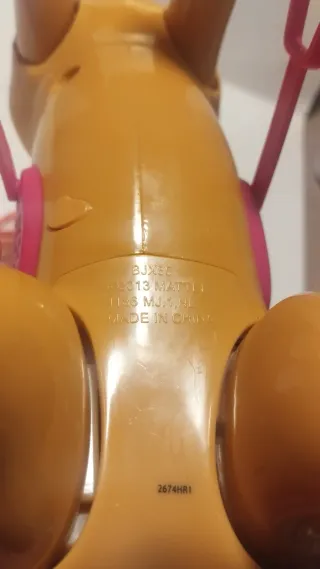 Caballo de juguete con silla de montar