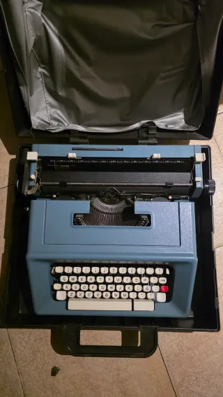 Máquina de escribir Olivetti Studil 46