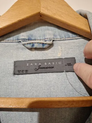 Cazadora vaquera desgastada