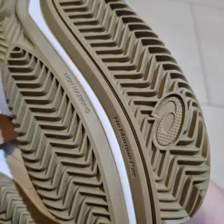 Zapatillas Asics Padel Blancas y Doradas