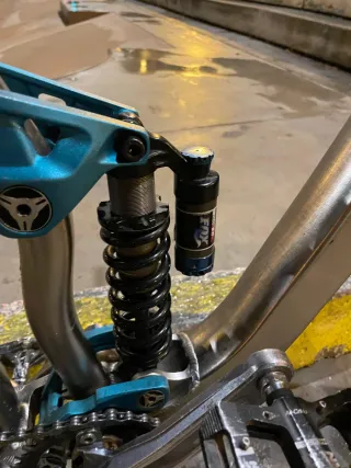 Bicicleta descenso Giant