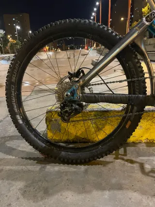 Bicicleta descenso Giant