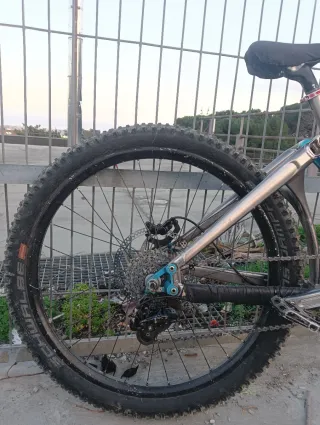 Bicicleta descenso Giant