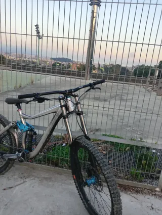 Bicicleta descenso Giant