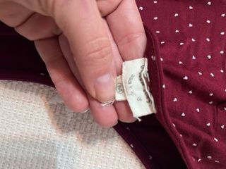 Vestido granate con lunares blancos