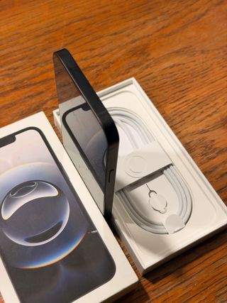 iPhone 16e 128 Gb | 16 ciclos de carga