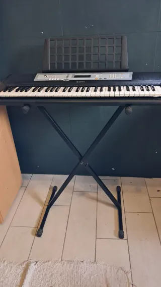 Teclado Yamaha YPT-200