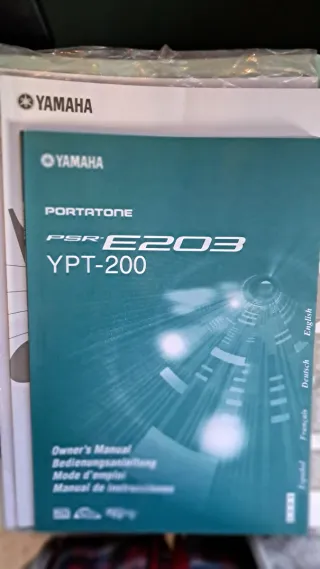 Teclado Yamaha YPT-200