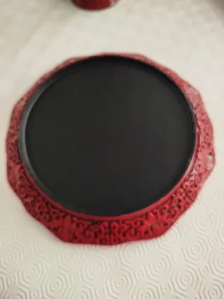 Piatto decorativo orientale rosso