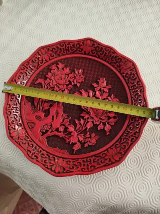 Piatto decorativo orientale rosso