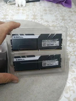 Kit RAM G.Skill Trident Z DDR4 16GB CL16-18-18-38