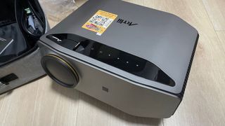 Proyector Artlii 4K con Sonido Dolby + Bolsa