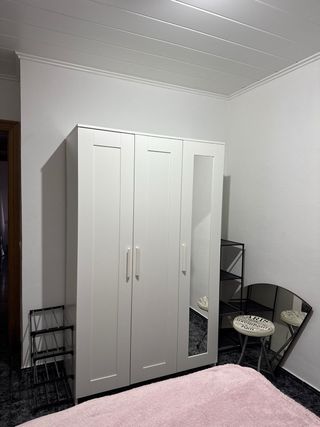 Se alquila habitación grande