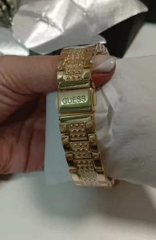 Reloj Guess Dorado con Circonitas