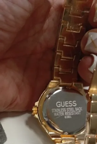 Reloj Guess Dorado con Circonitas