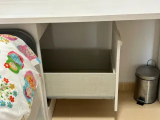 Cama infantil con cajón y estampado