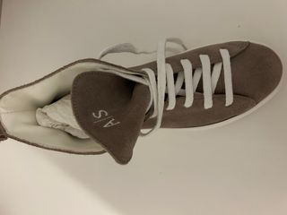 Snokers tipo botin con plataforma a estrenar.