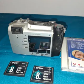 Cámara Digital Epson PhotoPC 2.1 MP + Tarjetas