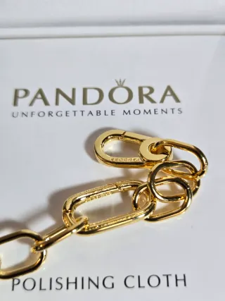 Pulsera Pandora. lleva la caja