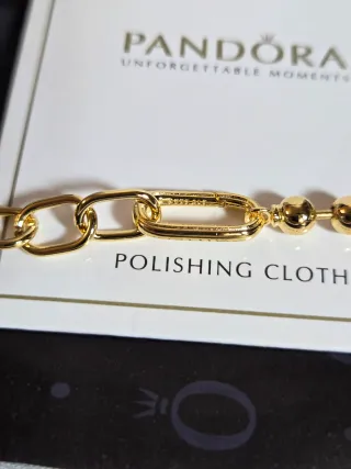 Pulsera Pandora. lleva la caja